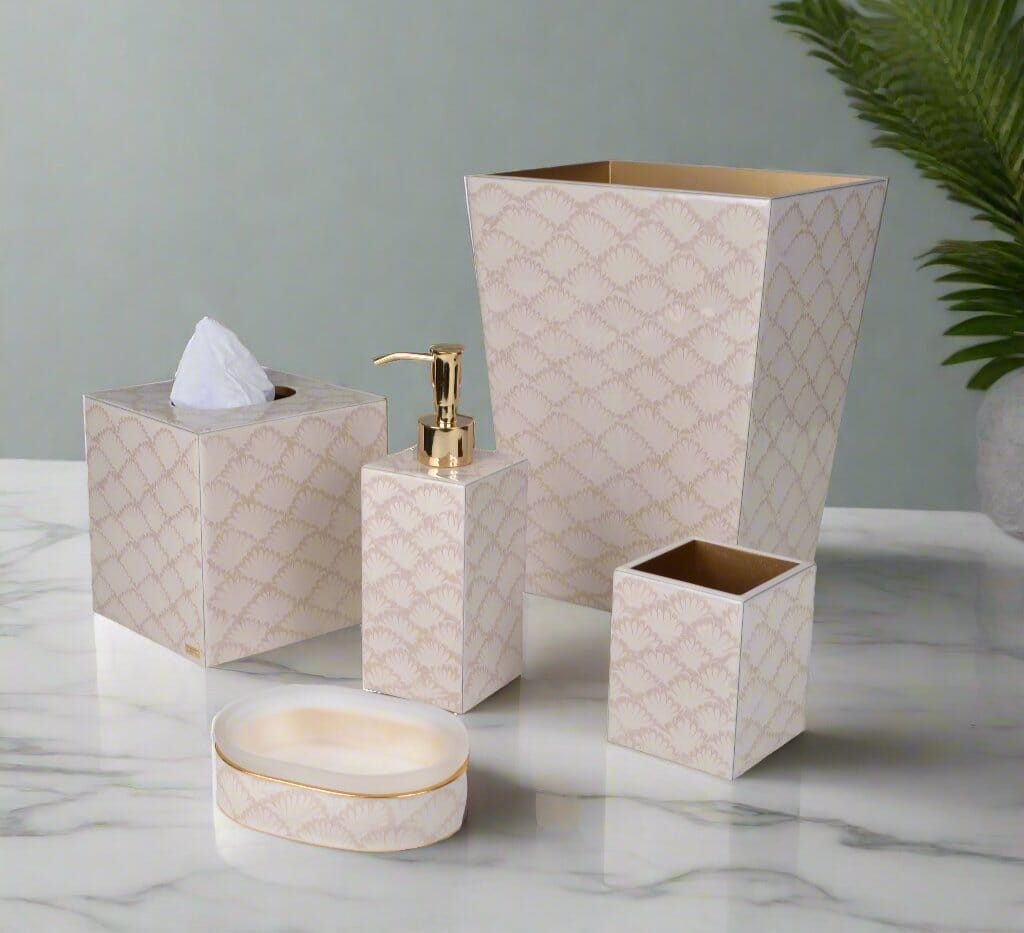 Bath set with Gingko pattern