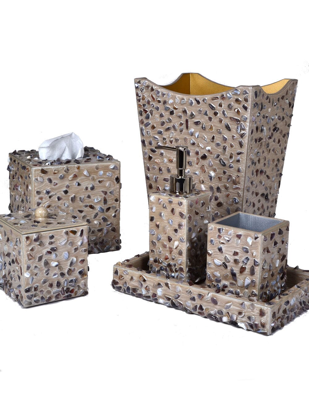 Bath set embellished with a pattern of tumbled agate